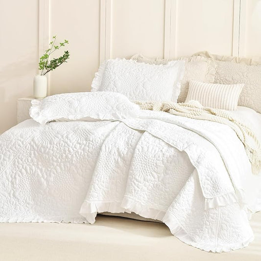 Masaca Ruffled Oversized Queen Quilt Bedding Set(102"x118"),White Lightweight Crinkled Bedspread Oversized Queen Size Farmhouse Shabby Boho Chic Stone-Washed Microfiber Coverlet Bedding Set