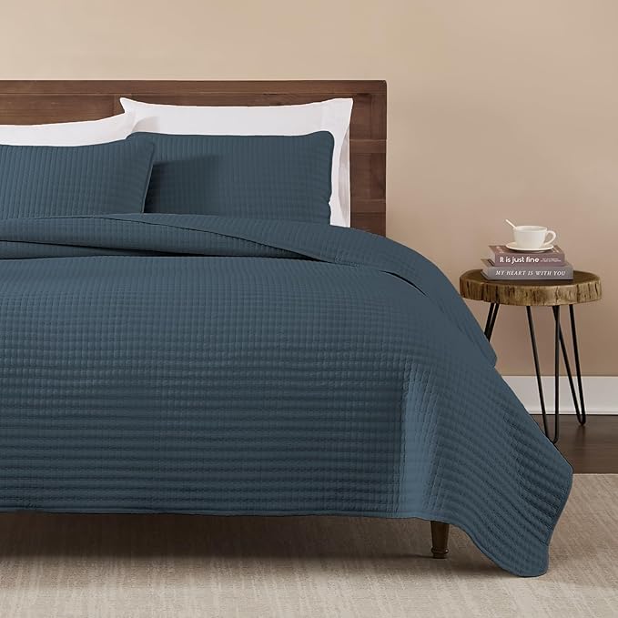 WRENSONGE Queen Quilt-3 Pieces Lightweight Navy Blue Bedspreads Queen Size Quilt Bedding Set for All Season, Soft Summer Coverlet with 2 Pillow Shams Suitable for Bed & Couch