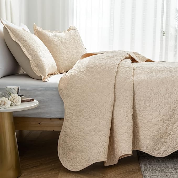 Auemtyn Twin/Twin XL Size Quilt Set 2 Pieces, Soft Lightweight Summer Bedspread, Reversible Microfiber Bed Coverlet for All Seasons, Beige, Heart-Floral Pattern (1 Quilt, 1 Pillow Sham)