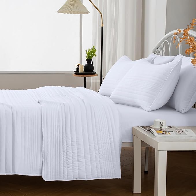 Market & Place Quilt Set Full Queen Size White | Lightweight Ultra Soft Microfiber Bedspread | 3 Piece Queen Coverlet for All Season | Parker Collection (F/Q, White)