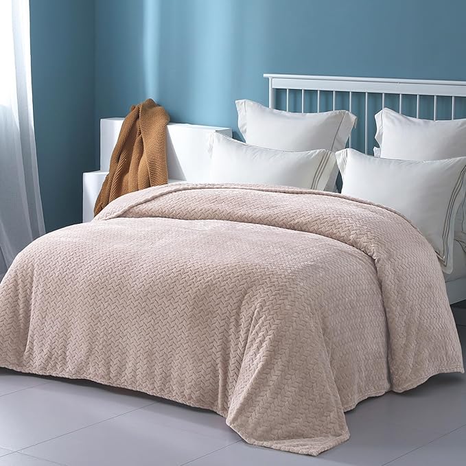 Exclusivo Mezcla Fleece King Size Blanket for Bed, 90x104 Inches Soft Cozy Jacquard Flannel Blankets, Lightweight Fuzzy Plush Warm for Women, Camel