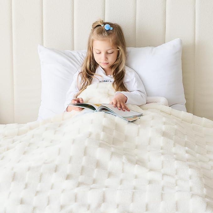 NEWCOSPLAY Super Soft Twin Blanket Ivory Premium Silky Flannel Fleece 3D Checkered Lightweight Bed Blanket All Season Use (Ivory Checkered, Twin(60"x80"))