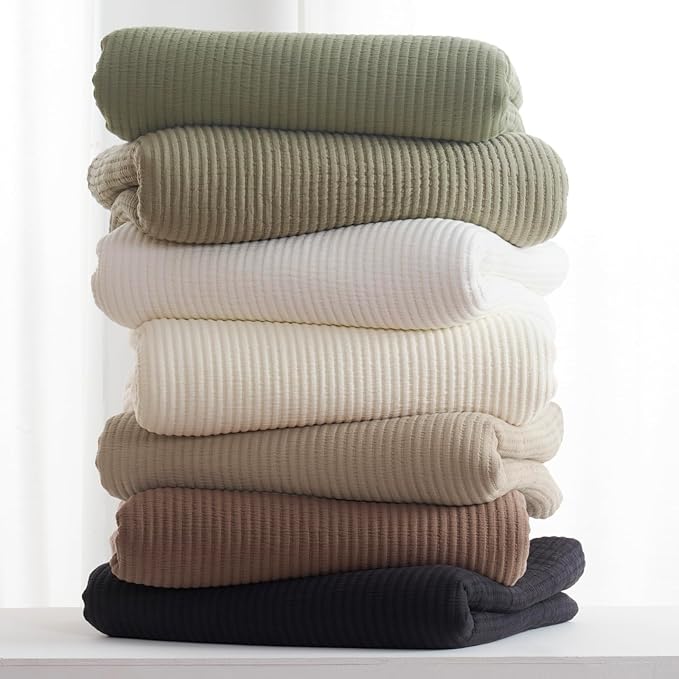 EVERGRACEHOME Cotton Coverlet Set King Size 3 Pieces, Lightweight Soft Ribbed Matelassé Bedspread Quilt Set, Cozy Oversized Quilted Bedding Set with 2 Pillow Shams for All Seasons, Olive Green
