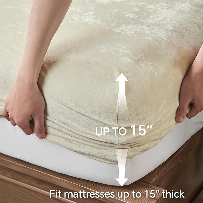 BEDELITE Velvet Fitted Sheet and Pillowcases Set, Luxury Soft Fuzzy Bottom Sheet with Reinforced Elastic Corner Straps, Deep Pocket up to 15 Inch, 1 Fitted Sheet and 2 Pillowcases (King, Cream)