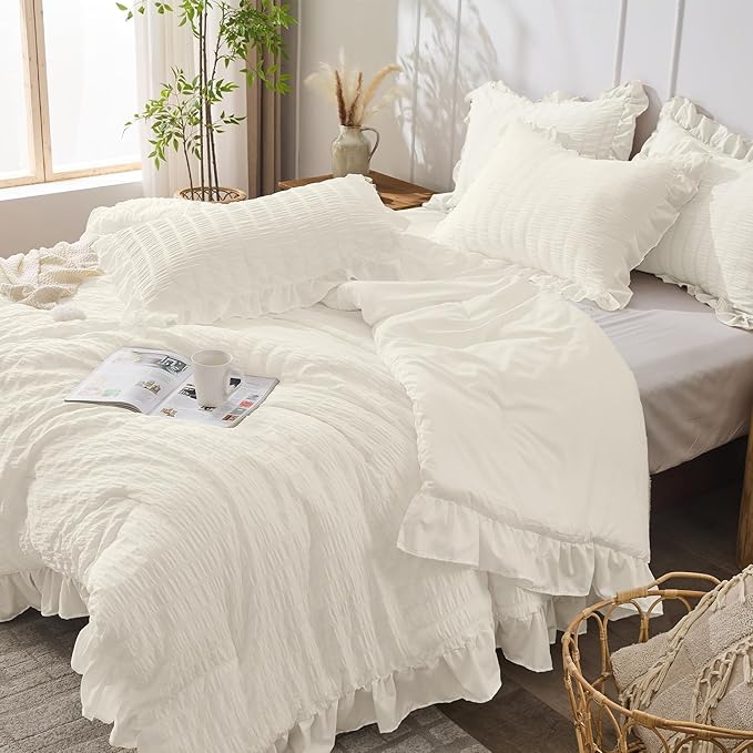 JOLLYVOGUE Ivory King Comforter Set, 3 Pieces Seersucker Comforters King Size, Lightweight & Fluffy Bedding Sets King for All Season with 1 Ruffle Comforter and 2 Ruffle Pillowshams
