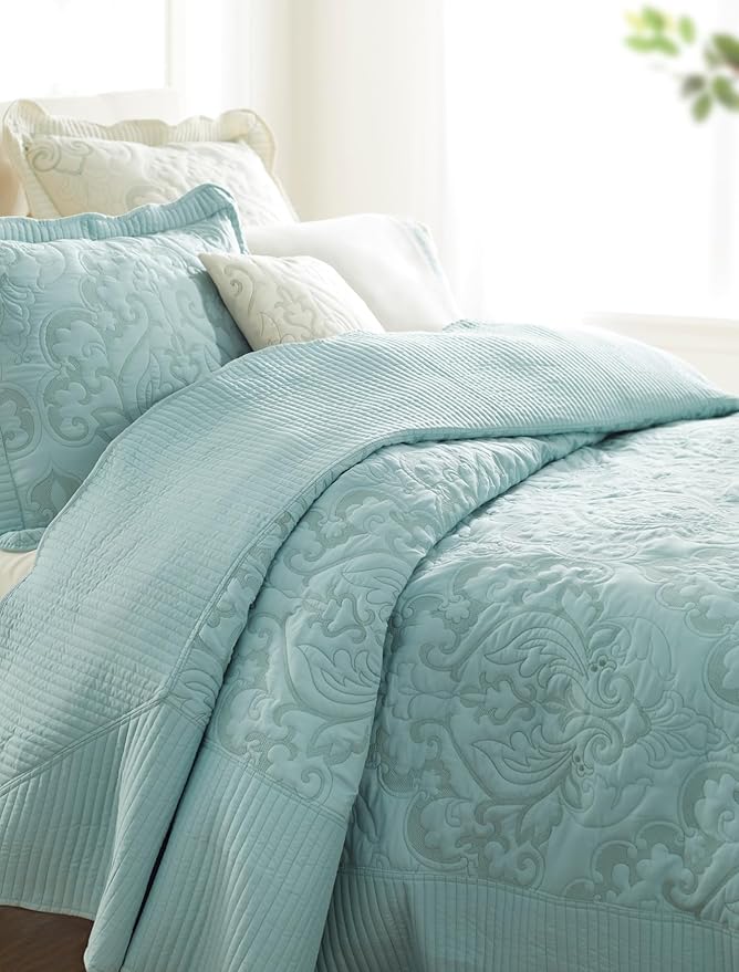 BrylaneHome Bedding Lightweight All Season Modern Amelia Quilted Damask Oversized Ultra Soft Bedspread - King, Pale Rose