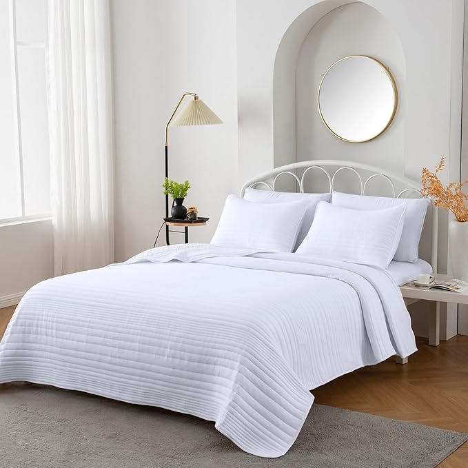 Market & Place Quilt Set Full Queen Size White | Lightweight Ultra Soft Microfiber Bedspread | 3 Piece Queen Coverlet for All Season | Parker Collection (F/Q, White)
