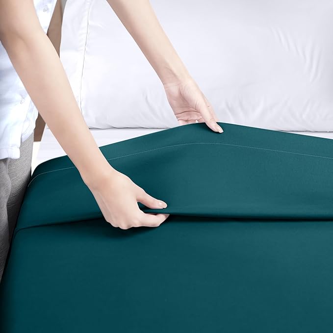 Utopia Bedding Flat Sheet - Soft Brushed Microfiber Fabric - Shrinkage & Fade Resistant Top Sheet - Easy Care - 1 Flat Sheet Only (King, Teal)