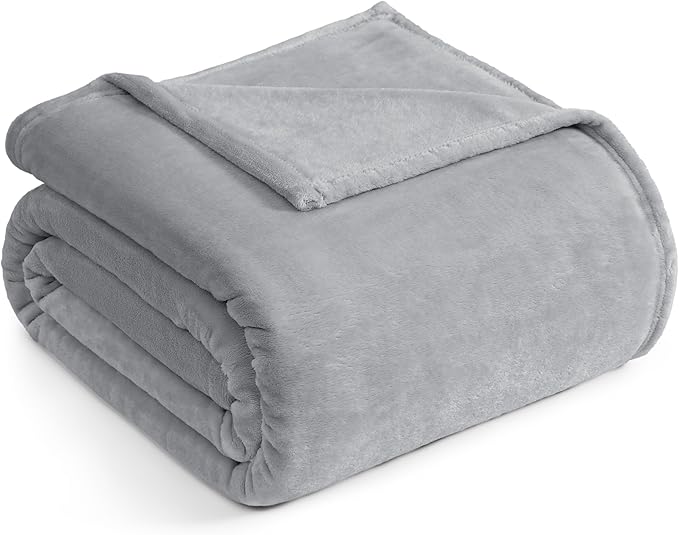 Casa Platino Fleece Blanket Queen Size – 300 GSM Light Gray Fleece Throw for Bed or Couch – Soft Cozy Warm Holiday Bed Blanket for Winter, Fuzzy Plush Elegant Gifts for Men & Women - 90x90 Inch