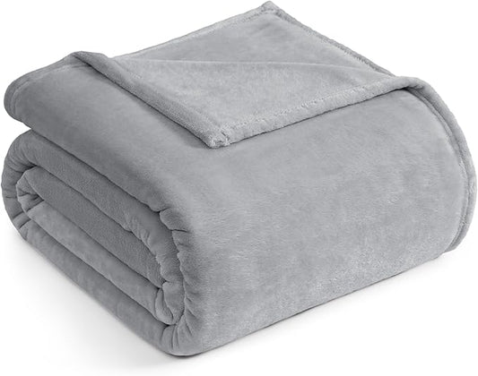 Casa Platino Fleece Blanket Queen Size – 300 GSM Light Gray Fleece Throw for Bed or Couch – Soft Cozy Warm Holiday Bed Blanket for Winter, Fuzzy Plush Elegant Gifts for Men & Women - 90x90 Inch