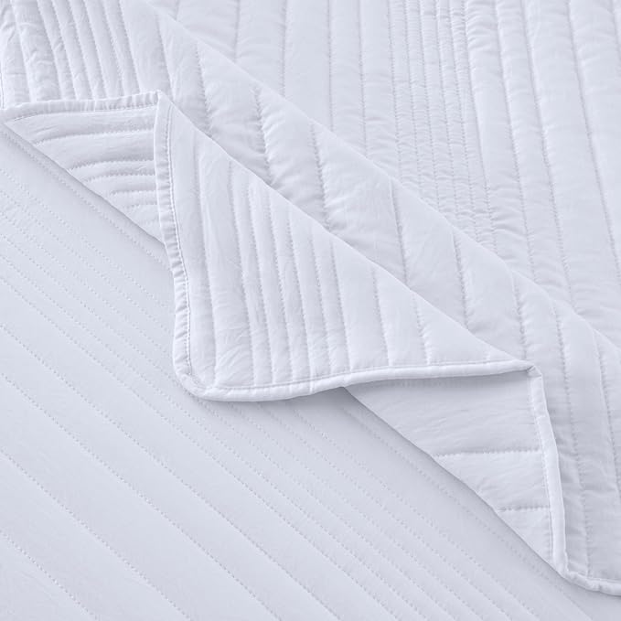 Market & Place Quilt Set Twin Size White | Lightweight Ultra Soft Microfiber Bedspread | 2 Piece Twin Coverlet for All Season | Parker Collection (Twin, White)