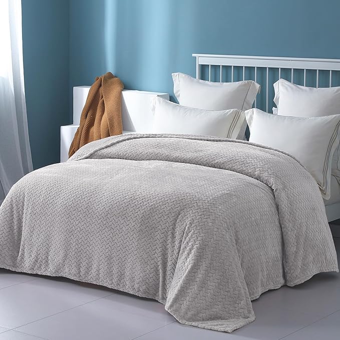 Exclusivo Mezcla Fleece King Size Blanket for Bed, 90x104 Inches Soft Cozy Jacquard Flannel Blankets, Lightweight Fuzzy Plush Warm for Women, Light Grey