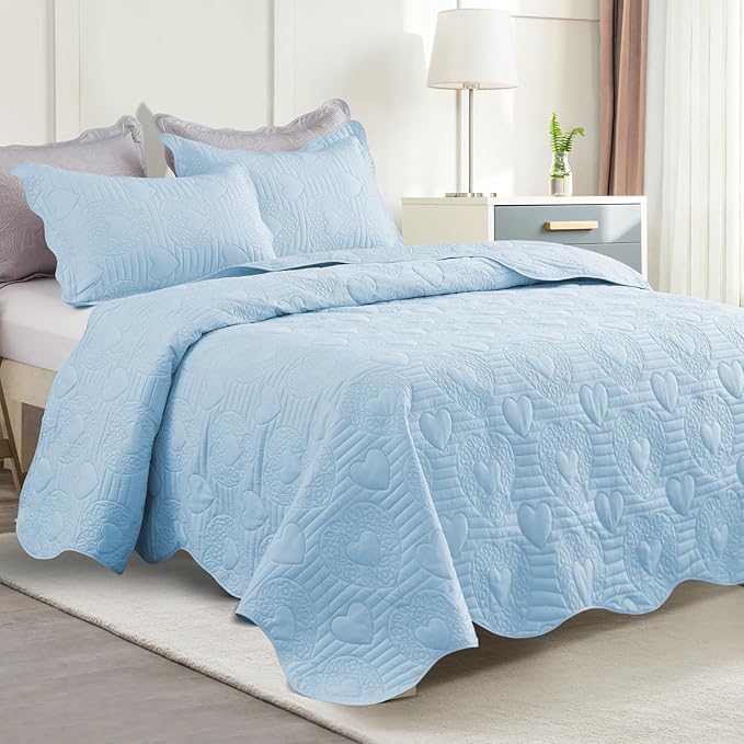 Auemtyn Full/Queen Size Quilt Set, Soft Lightweight Summer Bedspread, Reversible Microfiber Bed Coverlet for All Seasons (Light Blue, Heart Pattern, 1 Quilt, 2 Pillow Shams)