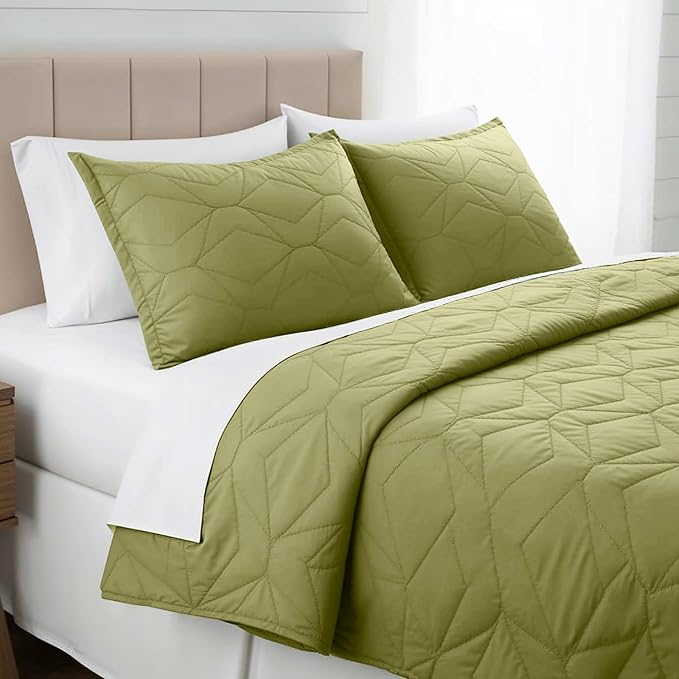 Hearth & Harbor King Quilt Set – All-Season Lightweight Bedspread & Coverlet with Pinsonic Weave - 7 Piece King Quilt Set with Pillow Shams, Olive Green - King Ellipse