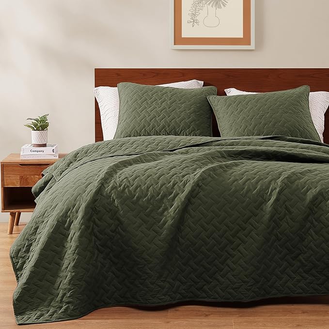 WRENSONGE King Size Quilt-3 Pieces Weave Pattern Olive Green Bedspreads King Size Quilt Bedding Set for All Seasons, Soft Summer Coverlet with 2 Pillow Shams Suitable for Bed