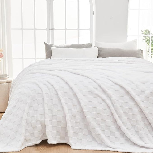 NEWCOSPLAY Super Soft Queen Blanket White Premium Silky Flannel Fleece 3D Checkered Lightweight Bed Blanket All Season Use (White Checkered, Queen(90"x90"))