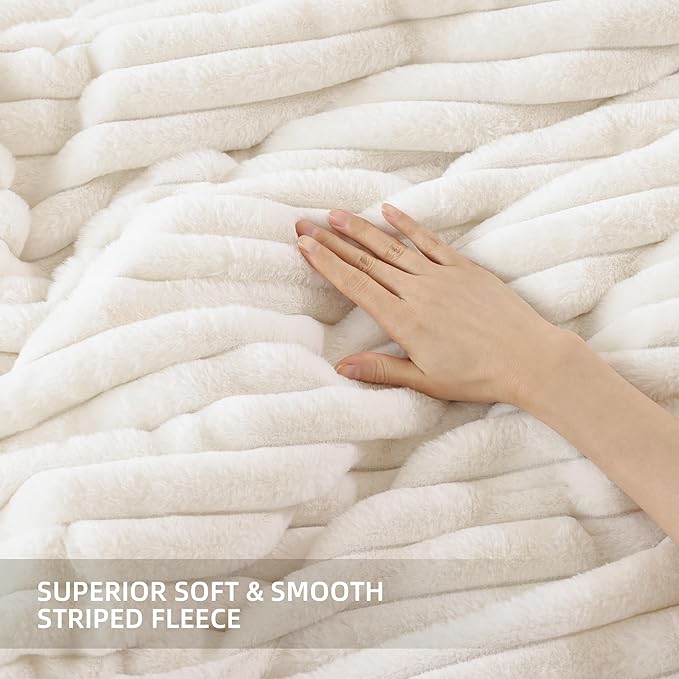 Smoofy Fluffy Twin Comforter Sets 2 Pieces - Cream White Fleece Fluffy Comforter Set, Luxury Fuzzy Twin Bedding Set, Soft Warm Comforter All Season, Heavy Faux Fur Comforter with Pillow Cases