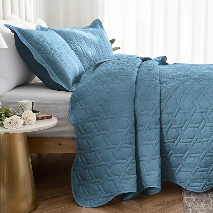 Auemtyn King Size Quilt Set 3 Pieces, Soft Lightweight Summer Bedspread, Reversible Microfiber Bed Coverlet for All Seasons, Spa Blue, Geometric Pattern (1 Quilt, 2 Pillow Shams)