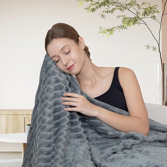 Ultra Soft Fleece Throw Blanket – Lightweight Cozy Plush Microfiber for Couch, Bed & Travel – Warm All-Season Decorative Blanket 50"x60", Machine Washable