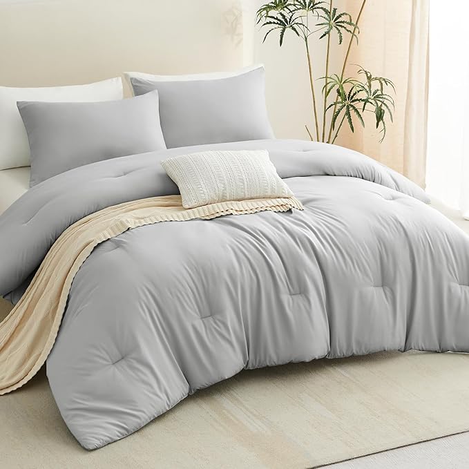 CozyLux Light Grey King Size Comforter Set, 3 Pieces Light Gray Solid Breathable Quilted Bedding Sets, Luxury Fluffy Soft Bed Set with Down Alternative Comforter and 2 Pillowcases for All Season