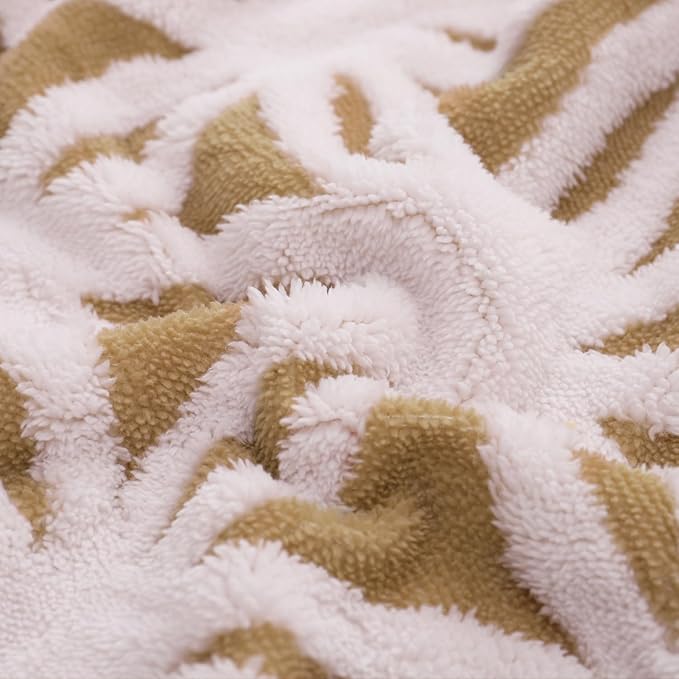 LOMAO Sherpa Fleece Blanket Fuzzy Soft Throw Blanket Dual Sided Blanket for Couch Sofa Bed (Khaki, 60''x80'')