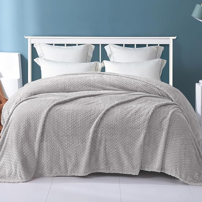 Exclusivo Mezcla Fleece King Size Blanket for Bed, 90x104 Inches Soft Cozy Jacquard Flannel Blankets, Lightweight Fuzzy Plush Warm for Women, Light Grey