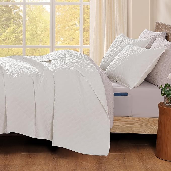 WRENSONGE King Size Quilt-3 Pieces Weave White Bedspreads King Quilt Bedding Set for All Seasons, Soft Summer Coverlet with 2 Pillow Shams Suitable for Bed, Couch, Quilted Blanket