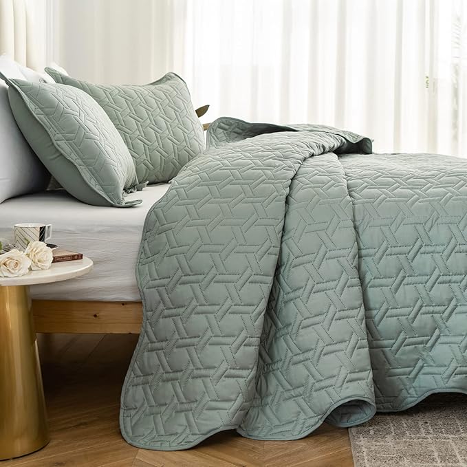 Auemtyn Full/Queen Size Quilt Set 3 Pieces, Soft Lightweight Summer Bedspread, Reversible Microfiber Bed Coverlet for All Seasons, Green, Geometric Pattern (1 Quilt, 2 Pillow Shams)