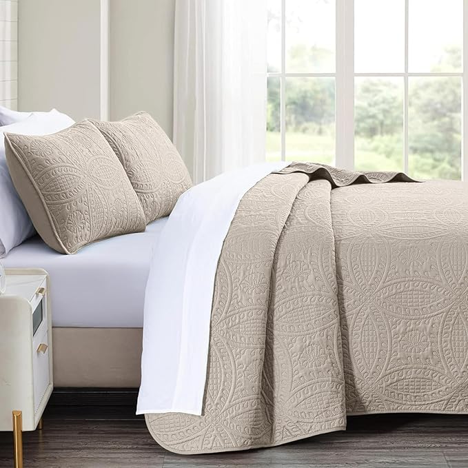 akkialla Taupe King/Cal King Quilt Set, Ultrasonic Lightweight Bedspread Coverlet for Modern Minimalist Bedroom, Soft Microfiber Coin Pattern Bedding, 3-Piece (1 Quilt, 2 Pillow Shams) | Breathable fabric