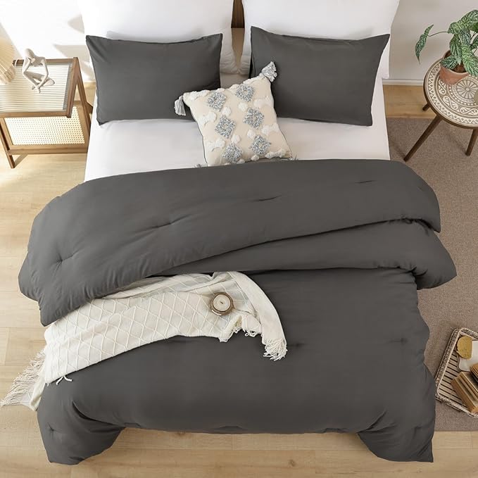 ROSGONIA King Size Comforter Set Charcoal Grey, 3pcs (1 Dark Gray Comforter & 2 Pillowcases), All Season Bedding Lightweight Bedspread Blanket Quilt