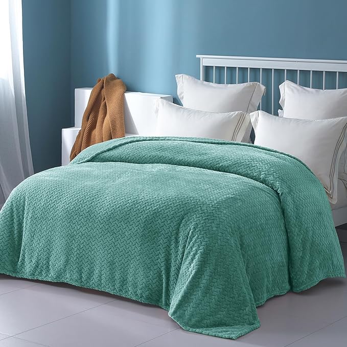 Exclusivo Mezcla Fleece King Size Blanket for Bed, 90x104 Inches Soft Cozy Jacquard Flannel Blankets, Lightweight Fuzzy Plush Warm for Women, Celadon