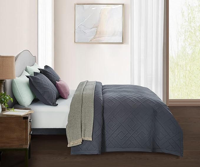 CHIXIN Quilt King Size - Geometric Pattern Bedspread Coverlet Set - Modern & Contemporary Style Bedding Cover, Ultrasonic Quilting, Reversible, Lightweight, 4 Piece, Dark Grey