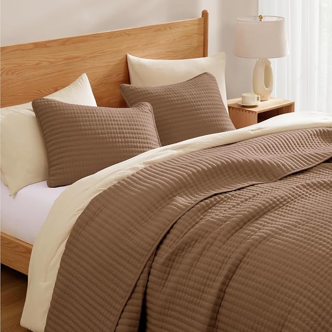 WRENSONGE Queen Quilt-3 Pieces Lightweight Bedspreads Brown Queen Size Quilt Bedding Set for All Seasons, Soft Summer Blanket with 2 Pillow Shams Suitable for Bed, Couch