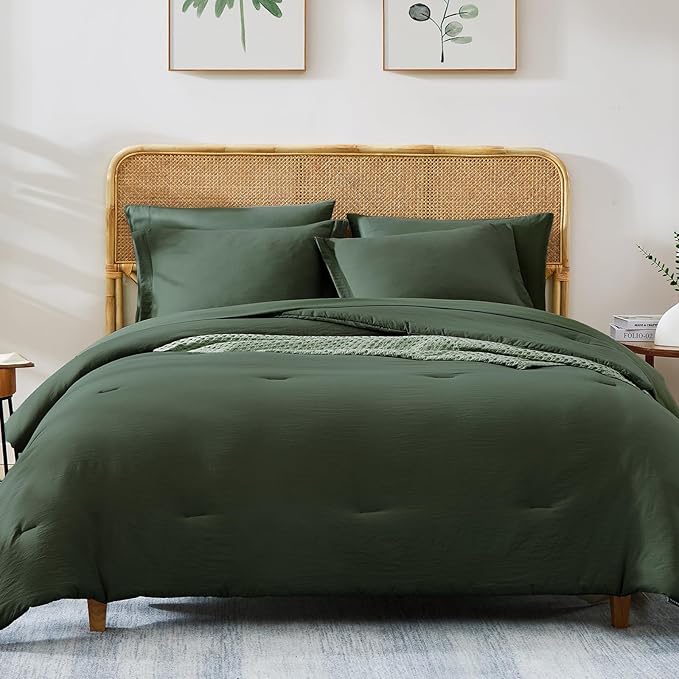 WRENSONGE Super King Comforter Set - 7 Pieces Deep Green Soft Bed in a Bag Super King with Fitted Sheet, Flat Sheet, 2 Pillow Shams, and 2 Pillowcases- Warm Bedding Sets for All Season