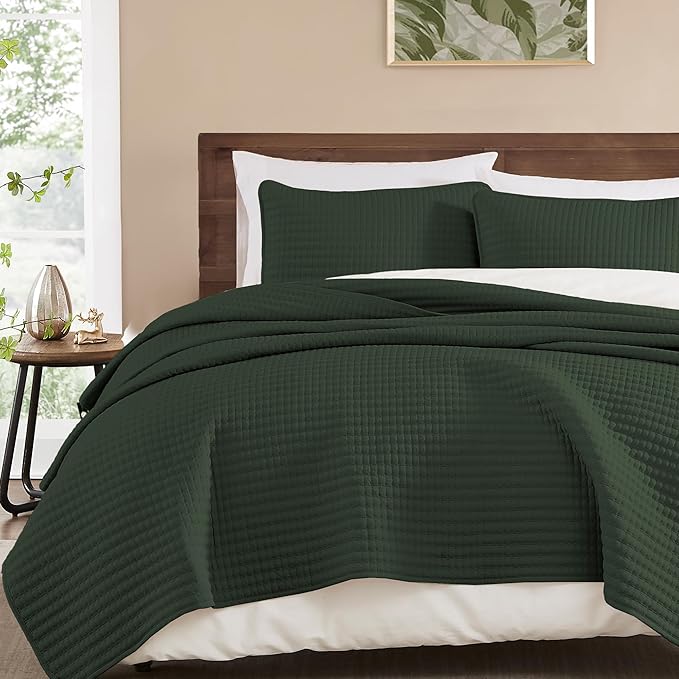 WRENSONGE King Size Quilt-3 Pieces Lightweight Bedspreads Dark Green King Quilt Bedding Set for All Seasons, Soft Summer Coverlet with 2 Pillow Shams Suitable for Bed, Couch, Quilt Blanket
