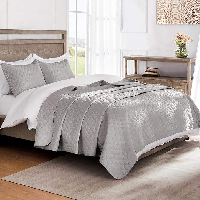 Exclusivo Mezcla Reversible King Size Quilt Bedding Set with Pillow Shams, Lightweight Quilts King Size, Soft Bedspreads Bed Coverlets for All Seasons - (Light Grey, 104"x96")