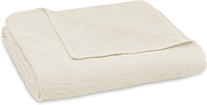King Charles Modern Farmhouse Floral Matelasse Bedspread, 100% Cotton Breathable Bedding, Full/Queen, Ivory