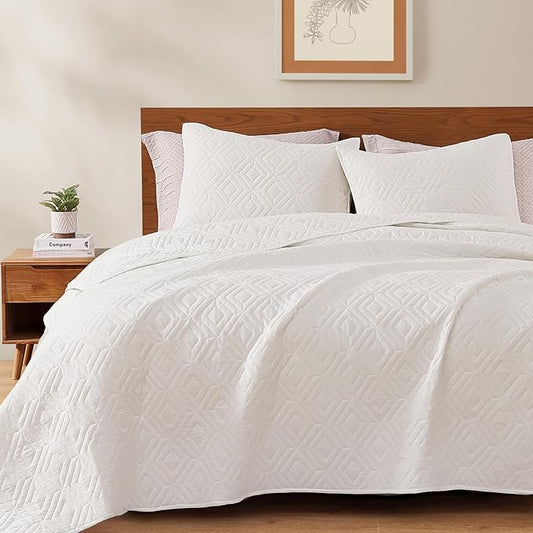 WRENSONGE King Size Quilt-3 Pieces Geometric White Bedspreads King Quilt Bedding Set for All Seasons, Soft Summer Coverlet with 2 Pillow Shams Suitable for Bed, Couch, Quilted Blanket