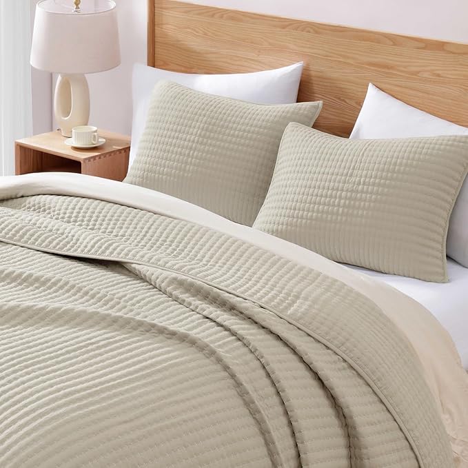WRENSONGE Queen Quilt-3 Pieces Lightweight Bedspreads Light Oatmeal Queen Size Quilt Bedding Set for All Seasons, Soft Summer Coverlet with 2 Pillow Shams Suitable for Bed & Couch