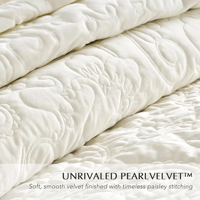 EVERGRACE Luxury Pearl Velvet Quilt Set Queen Size 3 Pieces, Soft Paisley-Stitch Velvet Comforter Set with Pillow Shams, Lightweight Bedspread Coverlet Bedding Set, Cream (Subtle Yellow Hues)