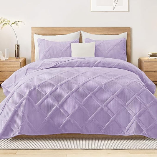 Exclusivo Mezcla Twin Size Quilt Set - Lilac Quilts Bedding Set with 2 Pillow Shams, Modern Bedspread with Striped Pattern, Soft Lightweight Bedspreads Coverlets for All Seasons