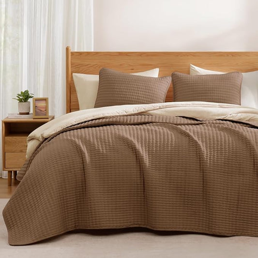 WRENSONGE Queen Quilt-3 Pieces Lightweight Bedspreads Brown Queen Size Quilt Bedding Set for All Seasons, Soft Summer Blanket with 2 Pillow Shams Suitable for Bed, Couch
