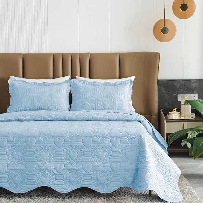 Auemtyn King Size Quilt Set, Soft Lightweight Summer Bedspread, Reversible Microfiber Bed Coverlet for All Seasons (Light Blue, Heart Pattern, 1 Quilt, 2 Pillow Shams)