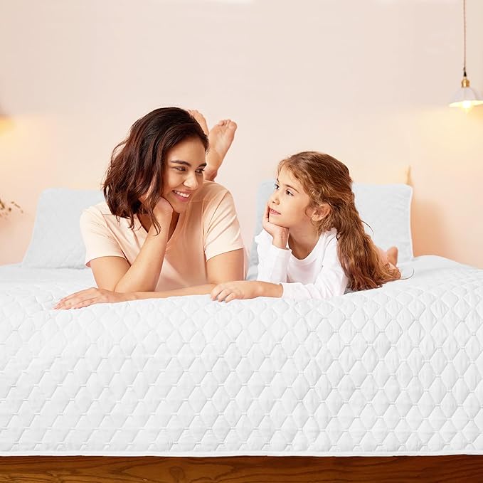 Exclusivo Mezcla Reversible King Size Quilt Bedding Set with Pillow Shams, Lightweight Quilts King Size, Soft Bedspreads Bed Coverlets for All Seasons - (White, 104"x96")