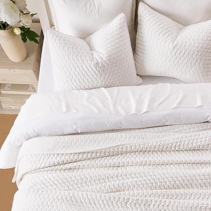 EverGrace Luxury Quilt Set King Size 3 Piece, Soft Cross-Stitch Comforter Set with Pillow Shams, Lightweight Coverlet Bedspread for All Seasons, Bright White
