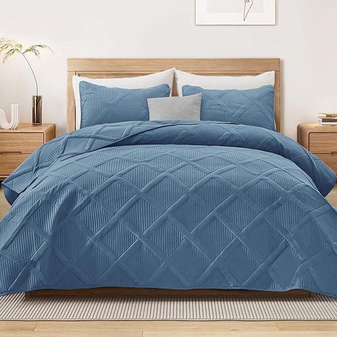 Exclusivo Mezcla Twin Size Quilt Set with Modern Striped Pattern, 2 Pieces Lightweight Grayish Blue Quilts Bedding Set, Soft Bedspreads Coverlets for All Seasons