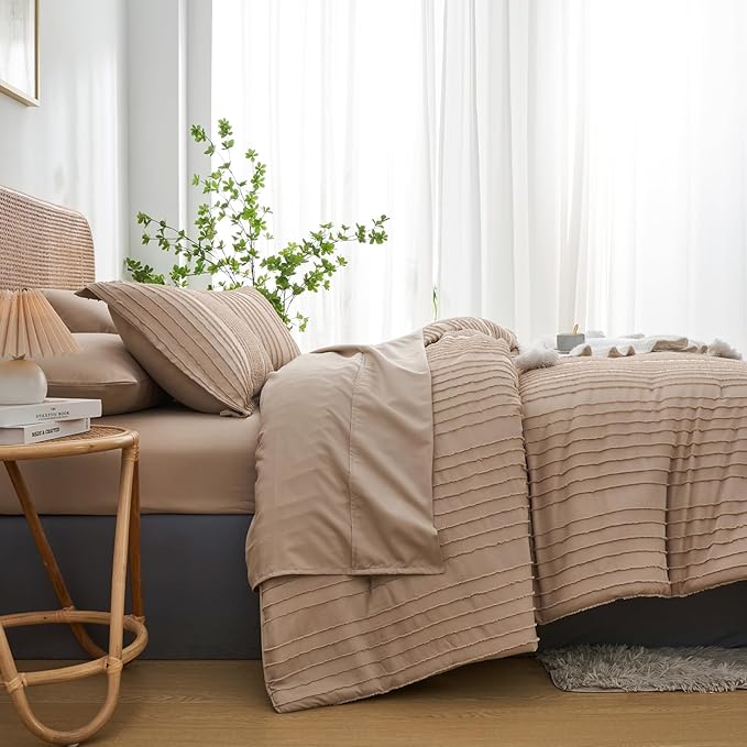 WURUIBO Comforter Set Size, Khaki Comforter Set Queen Size, 7 Pieces Bed in a Bag, Ultra Soft Queen Bedding Set, Bed Set for All Seasons, Flat Sheet, Fitted Sheet, Pillowcases, Pillow Shams