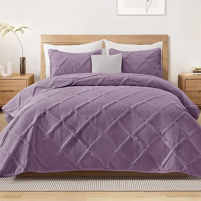 Exclusivo Mezcla King Size Quilt Set with Modern Striped Pattern, 3 Pieces Lightweight Dusty Lavender Quilts Bedding Set, Soft Bedspreads Coverlets for All Seasons