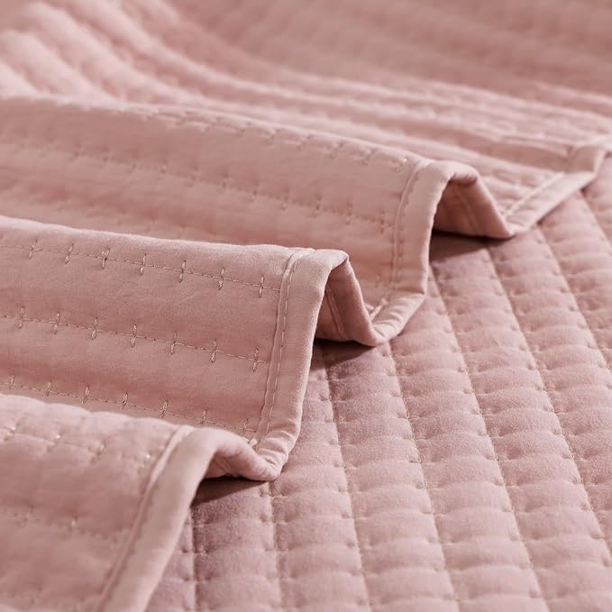 WRENSONGE King Size Quilt-3 Pieces Lightweight Bedspreads Rust Pink King Quilt Bedding Set for All Seasons, Soft Summer Coverlet with 2 Pillow Shams Suitable for Bed, Couch, Quilt Blanket