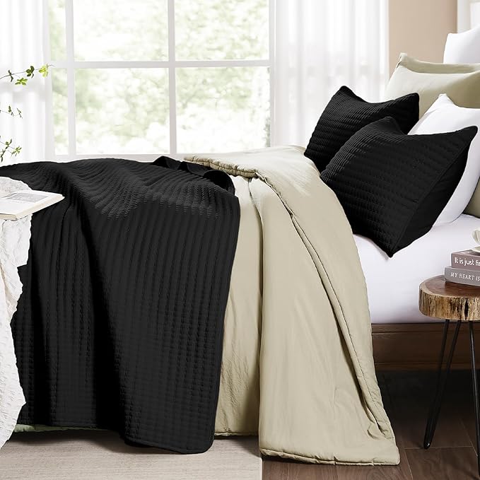 WRENSONGE Queen Quilt-3 Pieces Lightweight Bedspreads Black Queen Size Quilt Bedding Set for All Seasons, Soft Summer Coverlet with 2 Pillow Shams Suitable for Bed, Couch